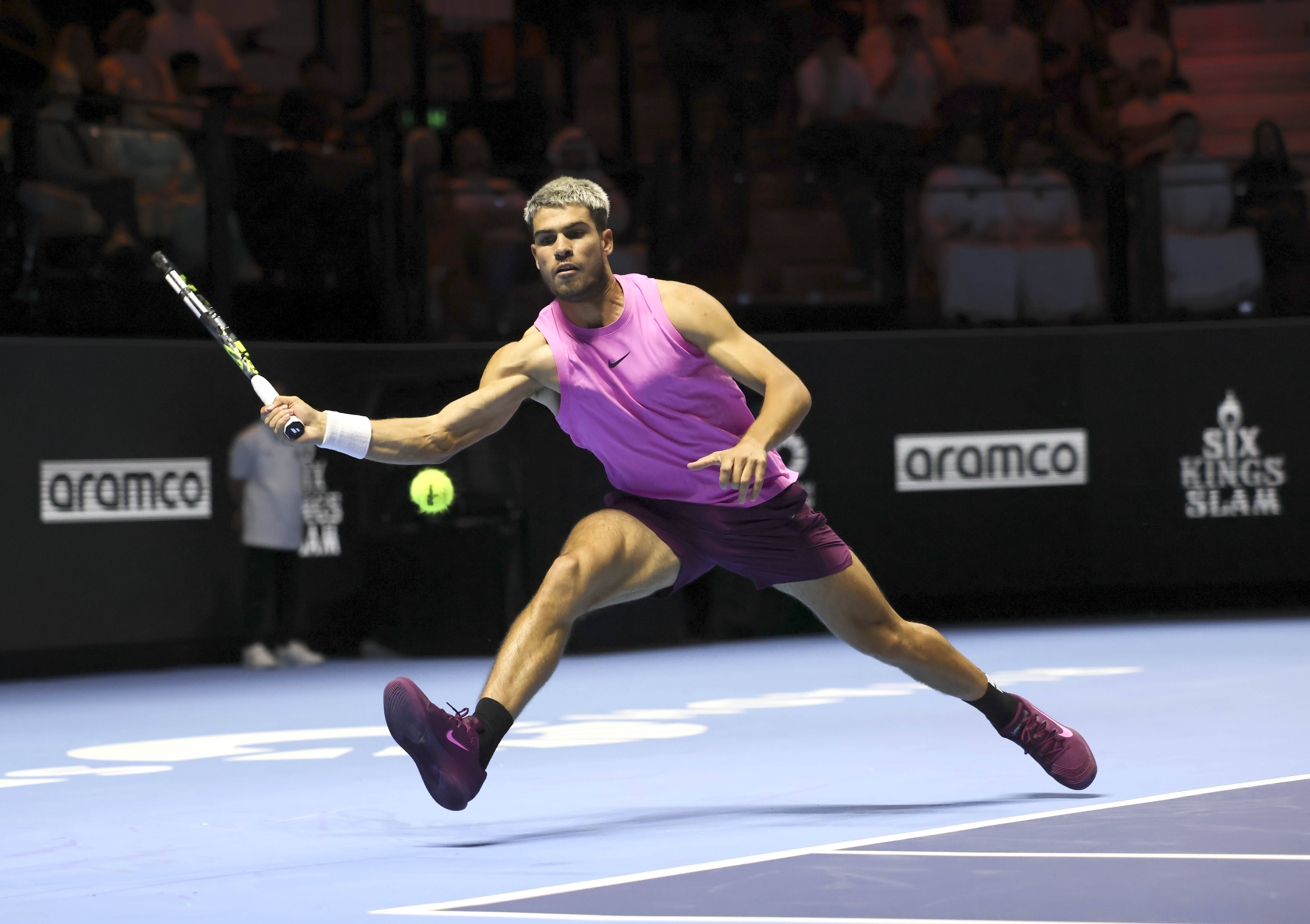 沙特阿拉伯队逆袭成功,传奇球员耀眼登场视频